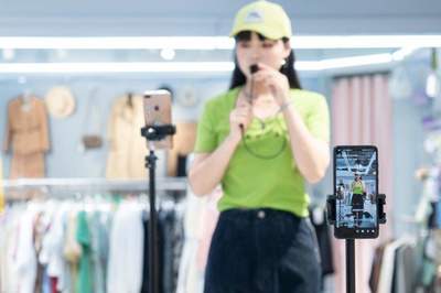 尋求商品批發(fā)的“數(shù)字之變”——“天下第一街”漢正街再出發(fā)服裝服飾批發(fā)